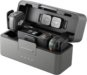 Kit de microfone sem fio DJI Mic 3 com dois transmissores, receptor com tela e estojo de carregamento